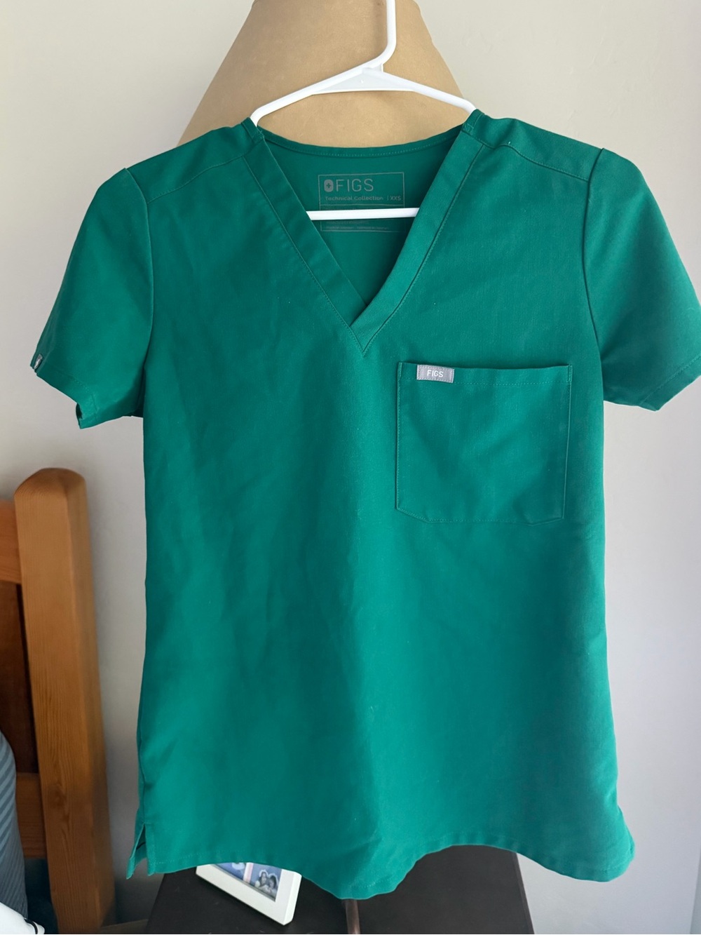 FIGS Catarina One-Pocket Scrub Top Hunter Green XXS